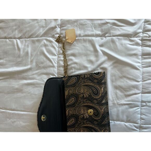 Paisley clutch with snap closure and chain strap - Picture 4 of 7
